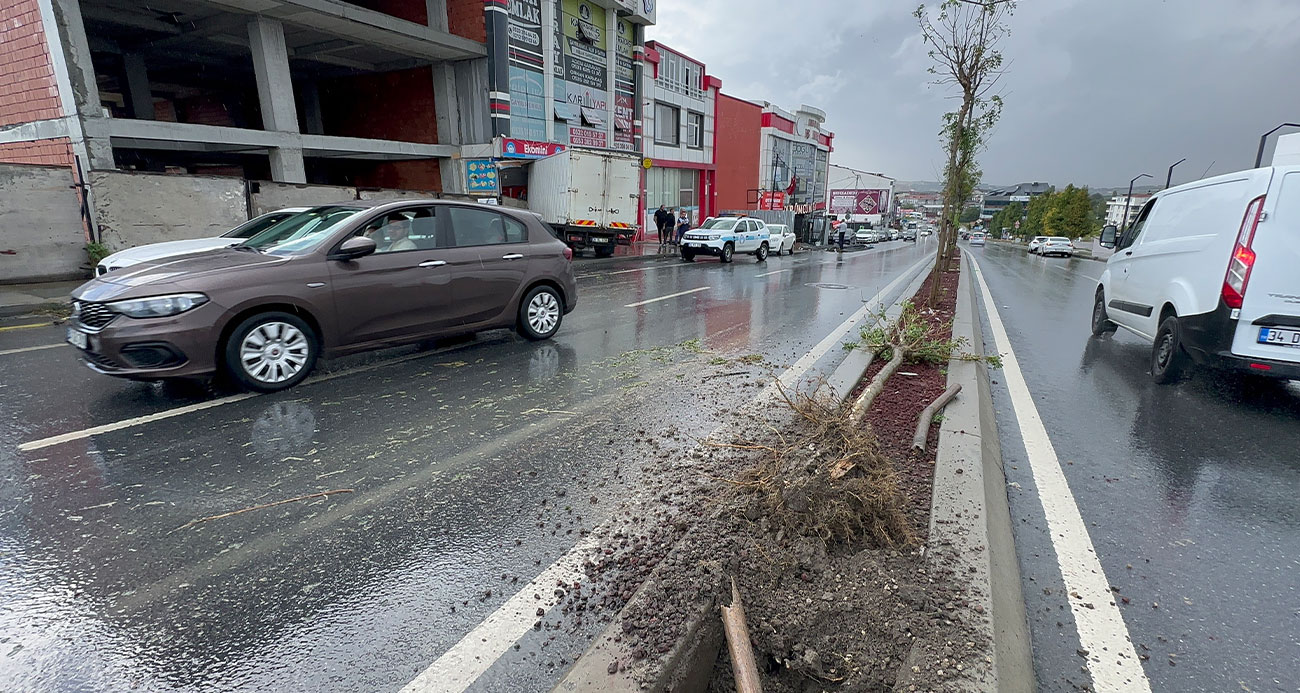 Arnavutköyde kontrolden çıkan kamyonet markete daldı kaza anı