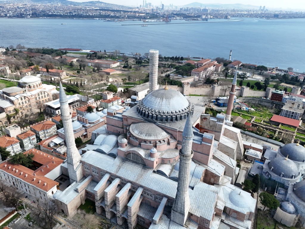 Ayasofya I Kebir Camii Erifinin Restorasyonunda Bayezid Minaresi