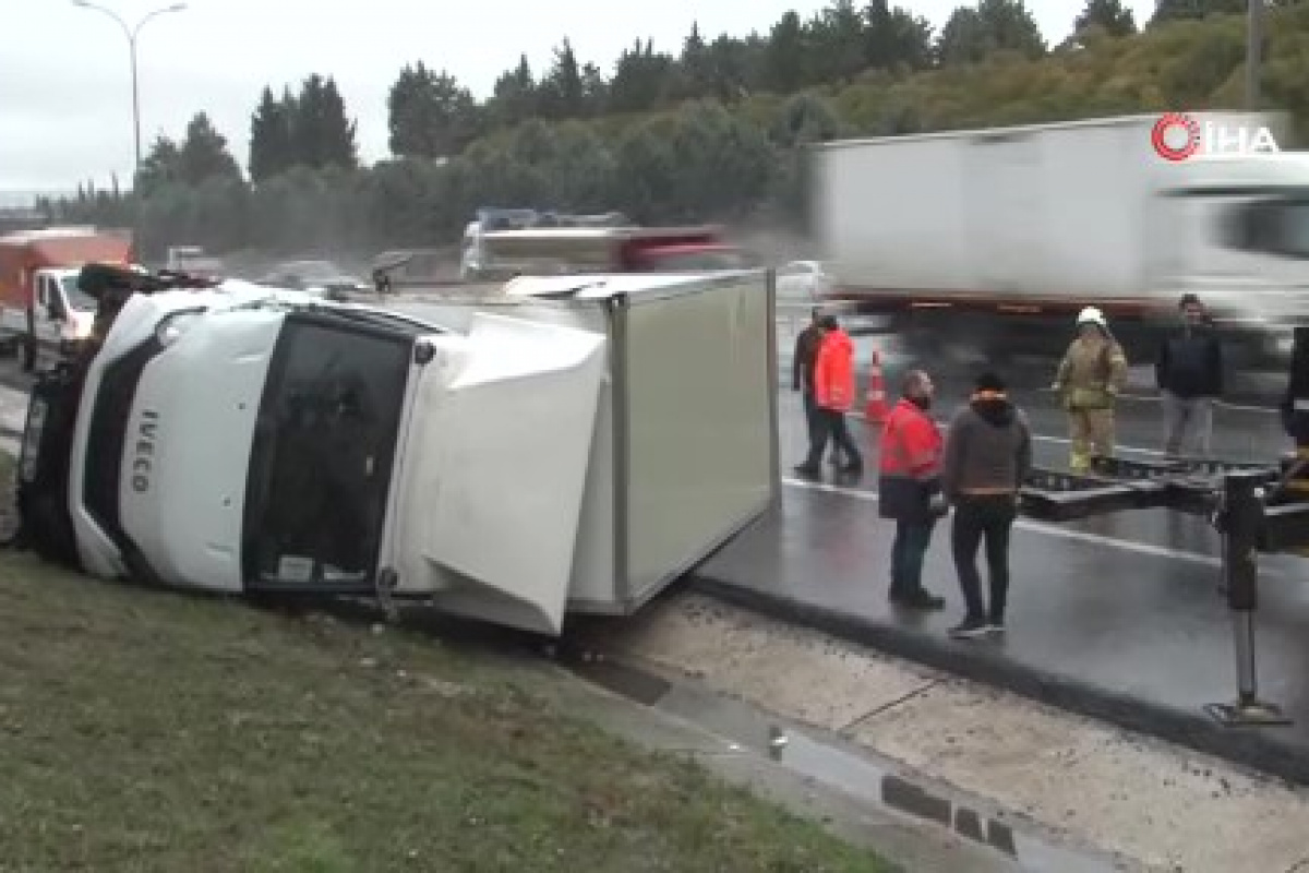 Tem Otoyolunda Ya Mur Sonras Kaza Hlas Haber Ajans