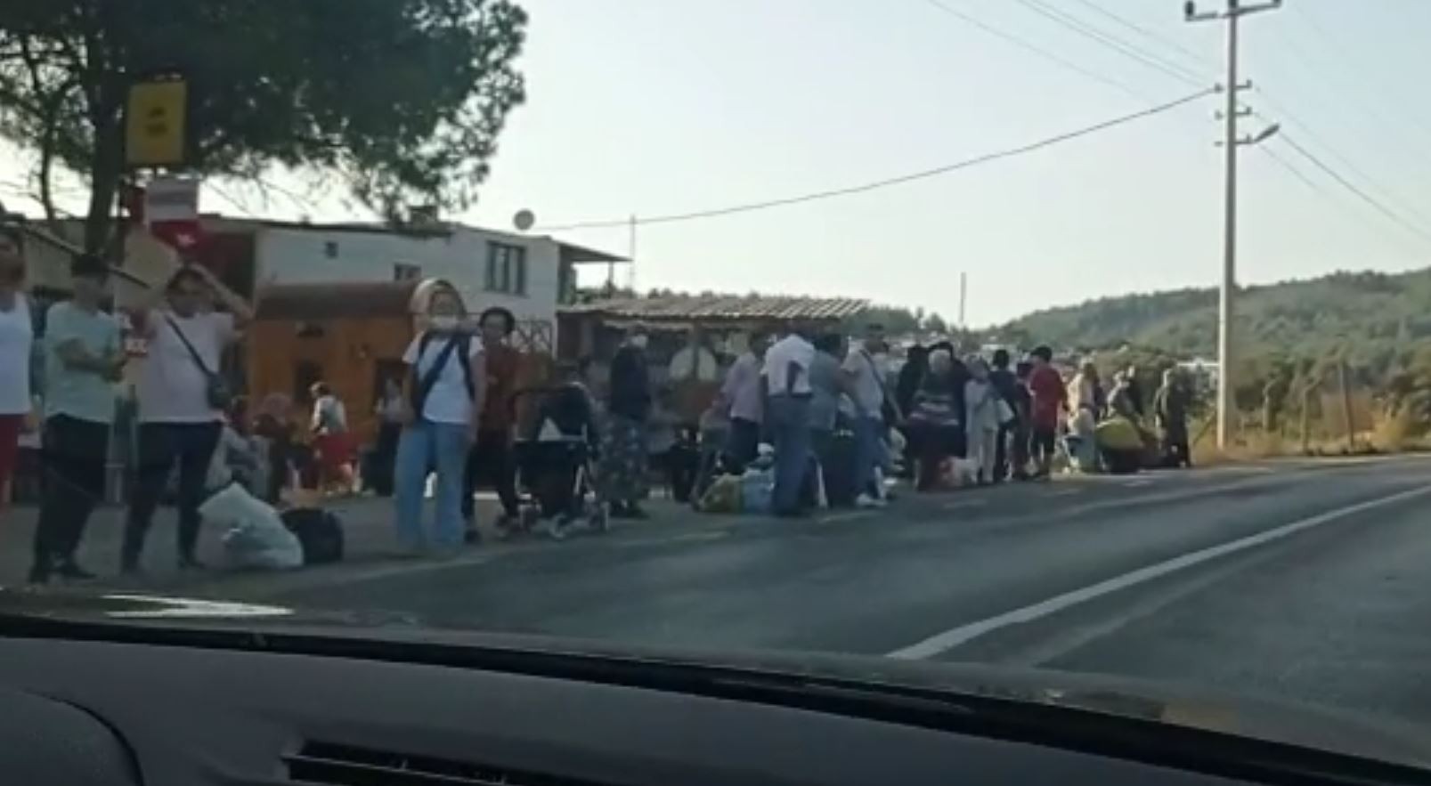 Tren arızalanınca yolcular minibüsler ile nakledildi