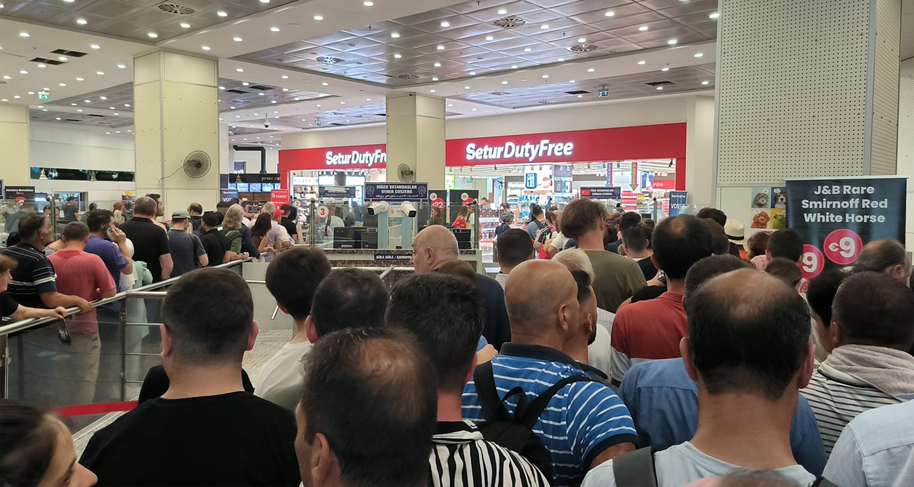 Vergi zamları sınır kapılarında yoğunluğa neden oldu