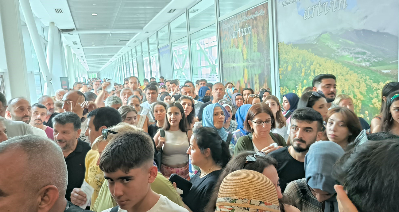 Vergi zamları sınır kapılarında yoğunluğa neden oldu