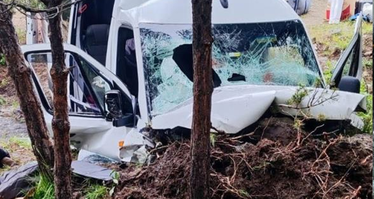 Minibüs şarampole uçtu: 4 ölü, 10 yaralı