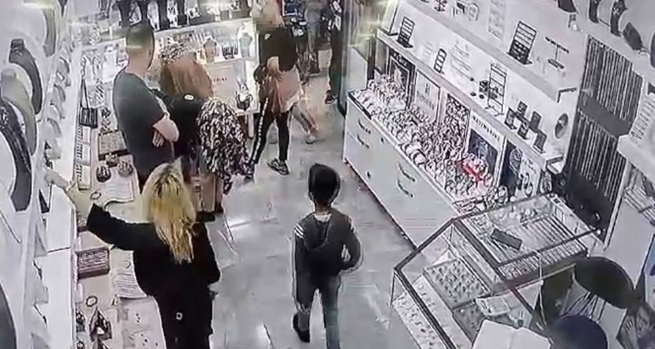 Gümüşçüde el çabukluğuyla 3 bin liralık ziynet eşyası çaldılar