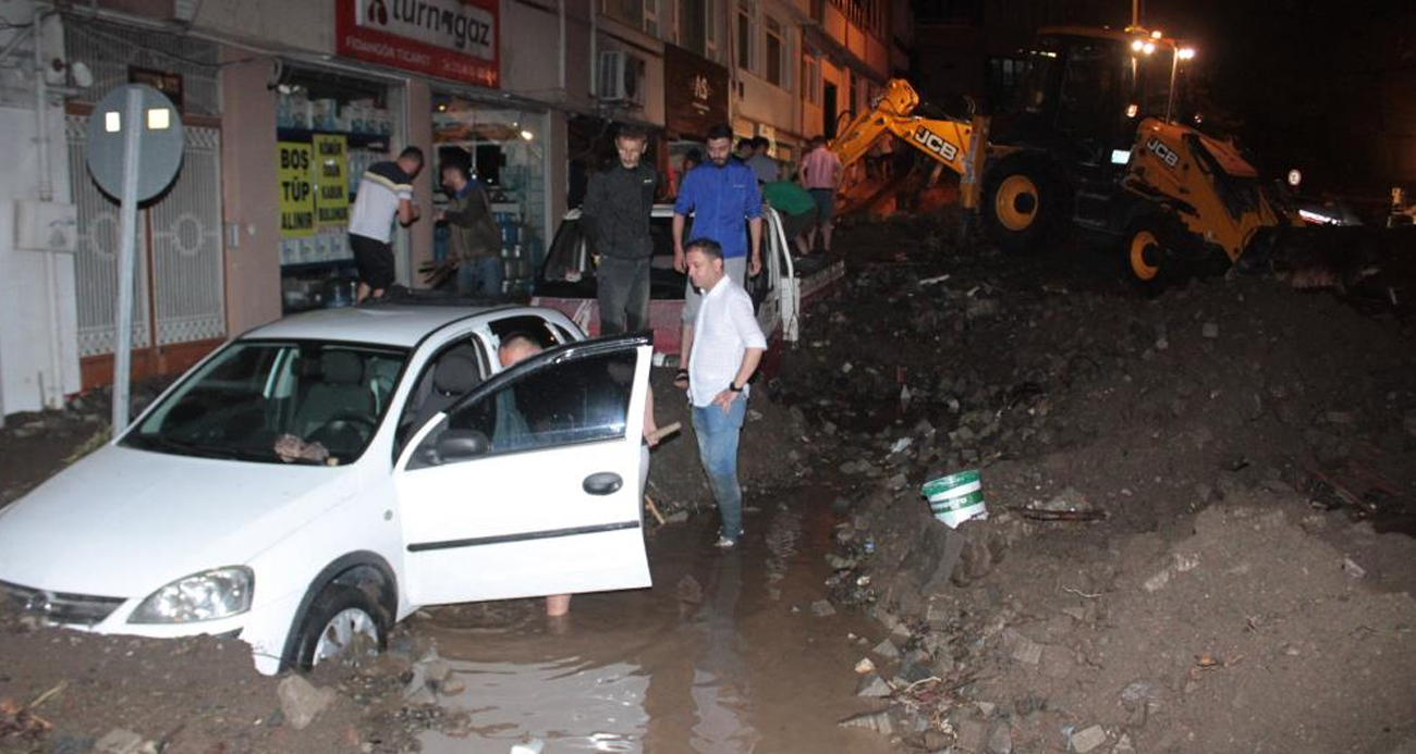 Ülke genelindeki yağışlar hayatı felç etti!