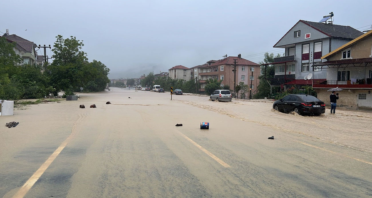 Zonguldak’ta karayolu sular altında kaldı