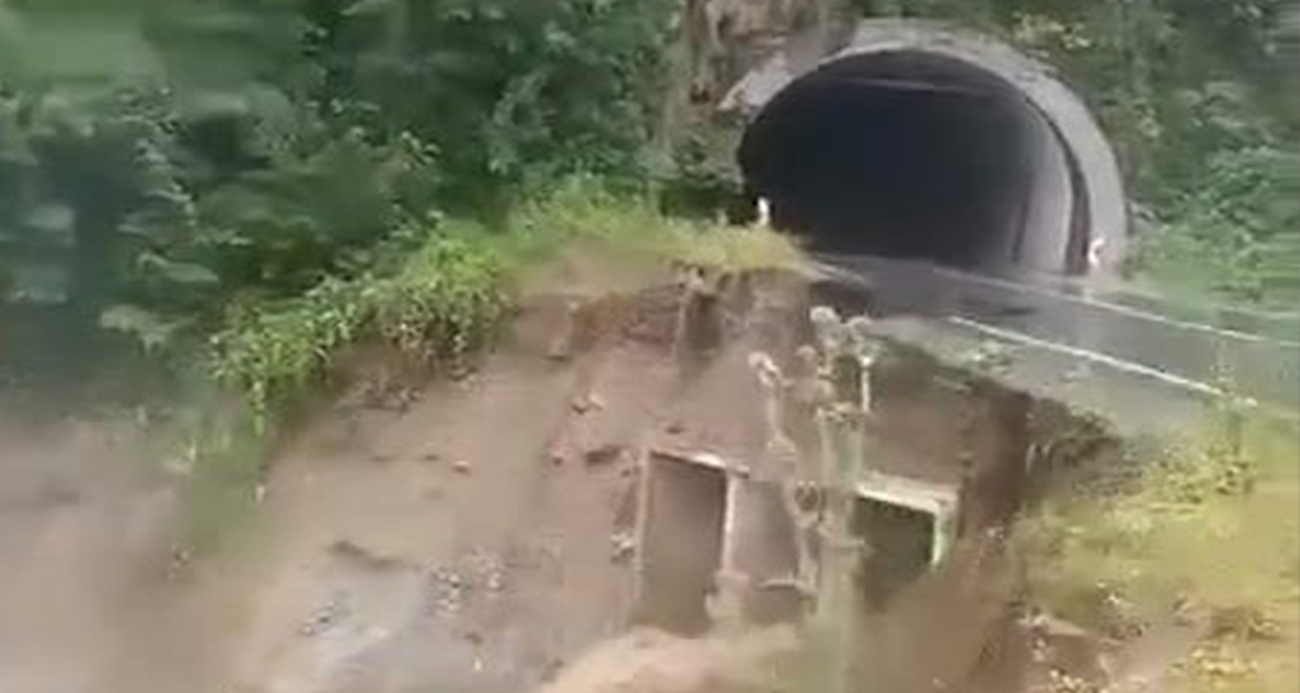 Ordu’da heyelan: Yol dereye uçtu