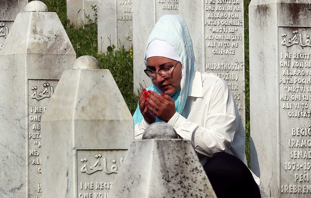 Srebrenitsa'da 30 soykırım kurbanı daha toprağa verildi