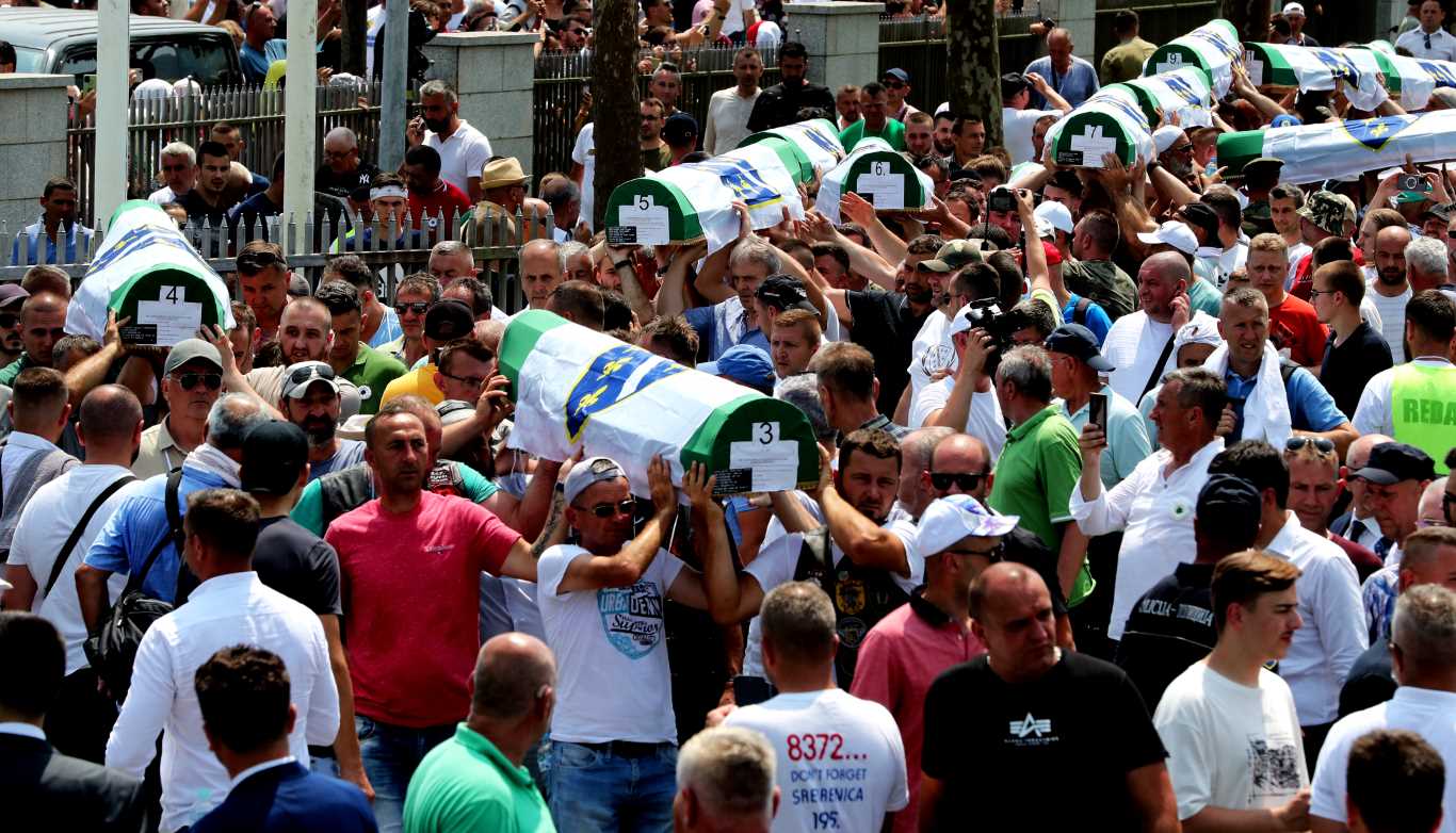 Srebrenitsa'da 30 soykırım kurbanı daha toprağa verildi