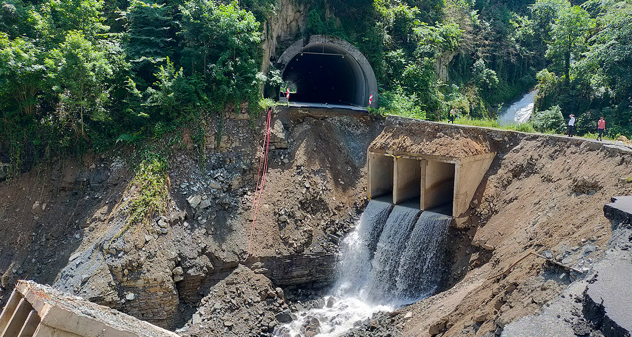 Karadeniz-Akdeniz Yolu’nun Ordu etabı ulaşıma kapandı