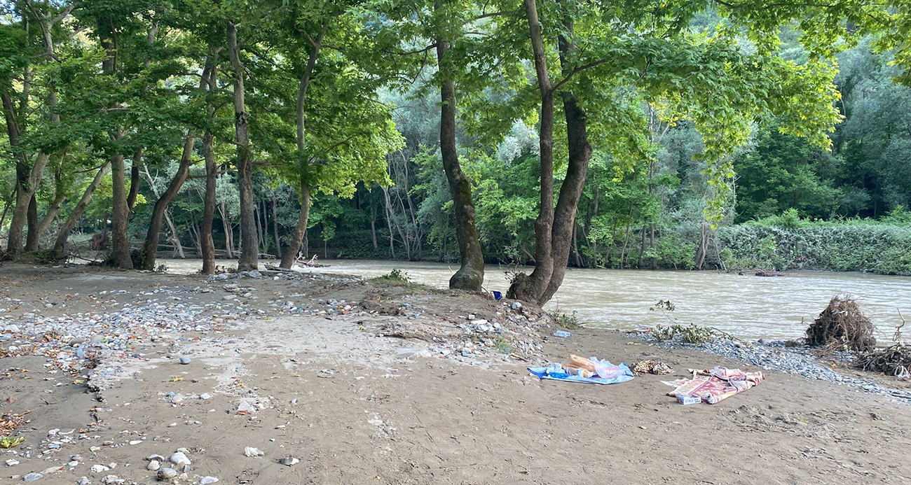 Serinlemek için girdiği derede kayboldu