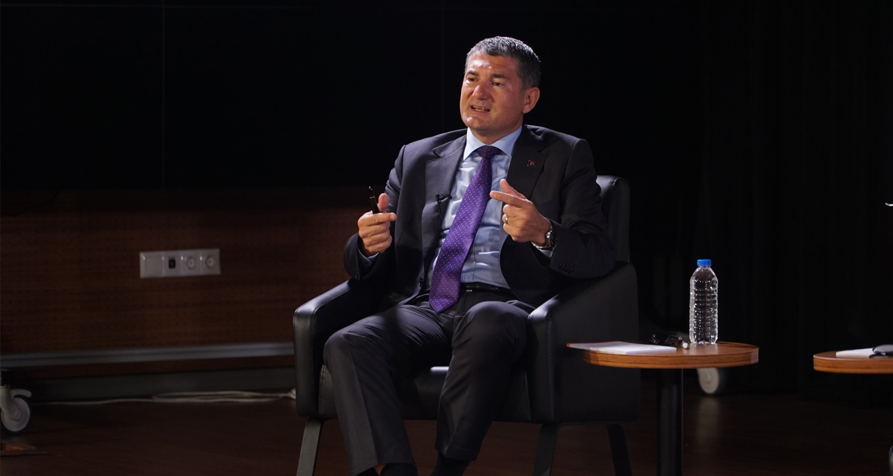 Prof. Dr. Çağrı Erhan: “Darbe ile mücadele için önce sivillerin bilinçlenmesi gerekiyor”