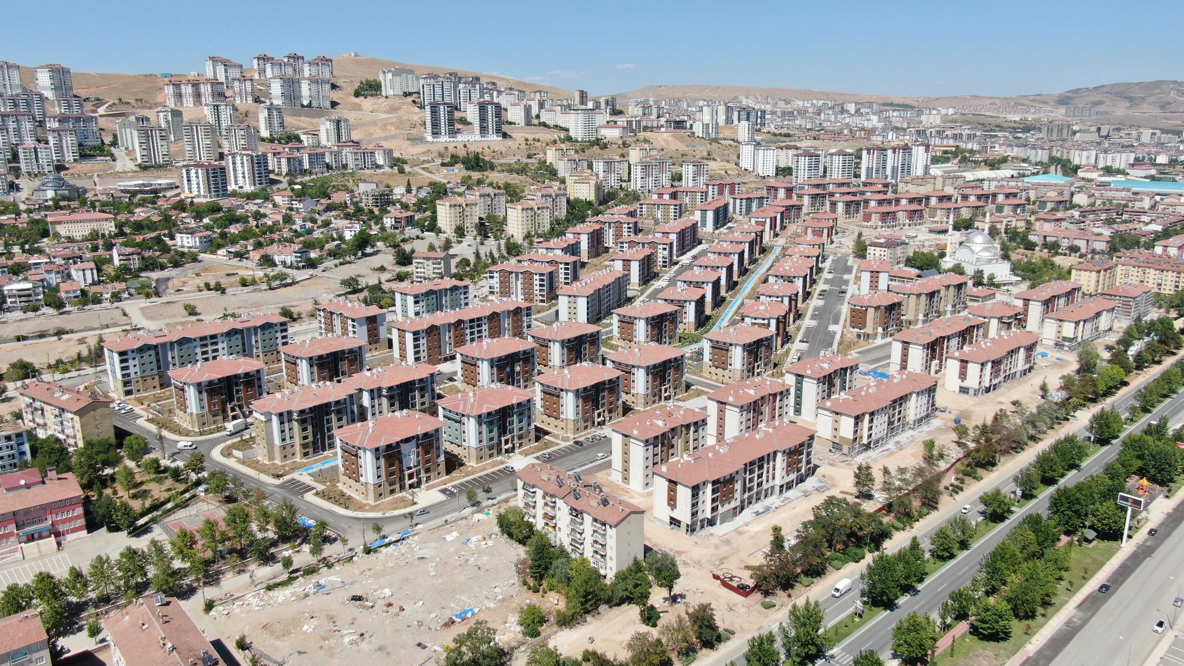 Elazığ’da TOKİ konutlarının fiyatları depremzedeleri mutlu etti