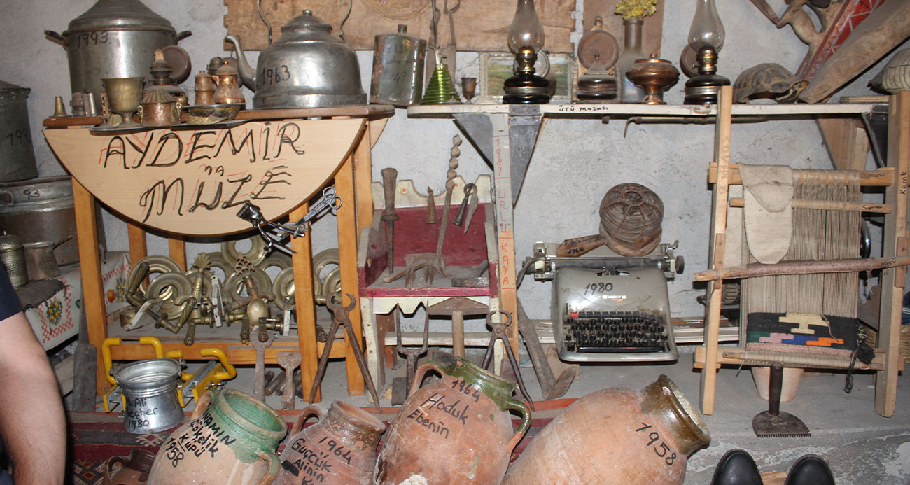 Atmaya kıyamadığı eski eşyalarla köy evini müzeye çevirdi