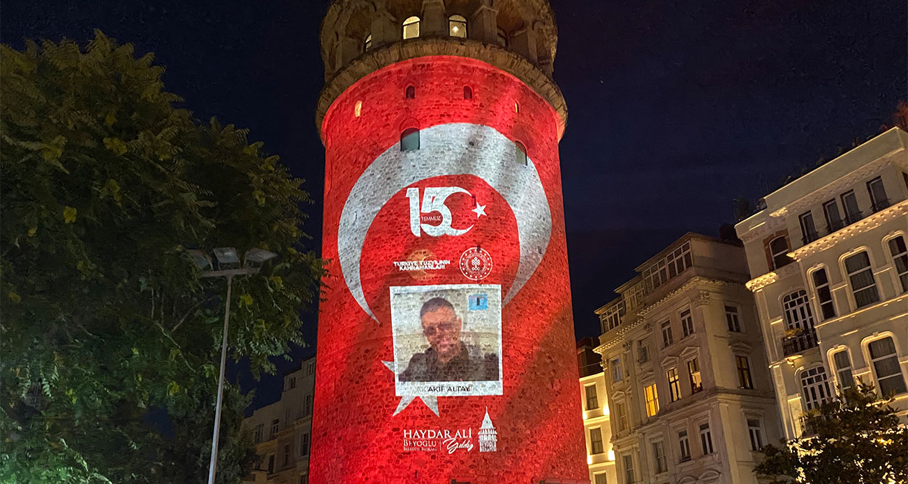 15 Temmuz şehitlerinin fotoğrafı Galata Kulesi’ne yansıtıldı