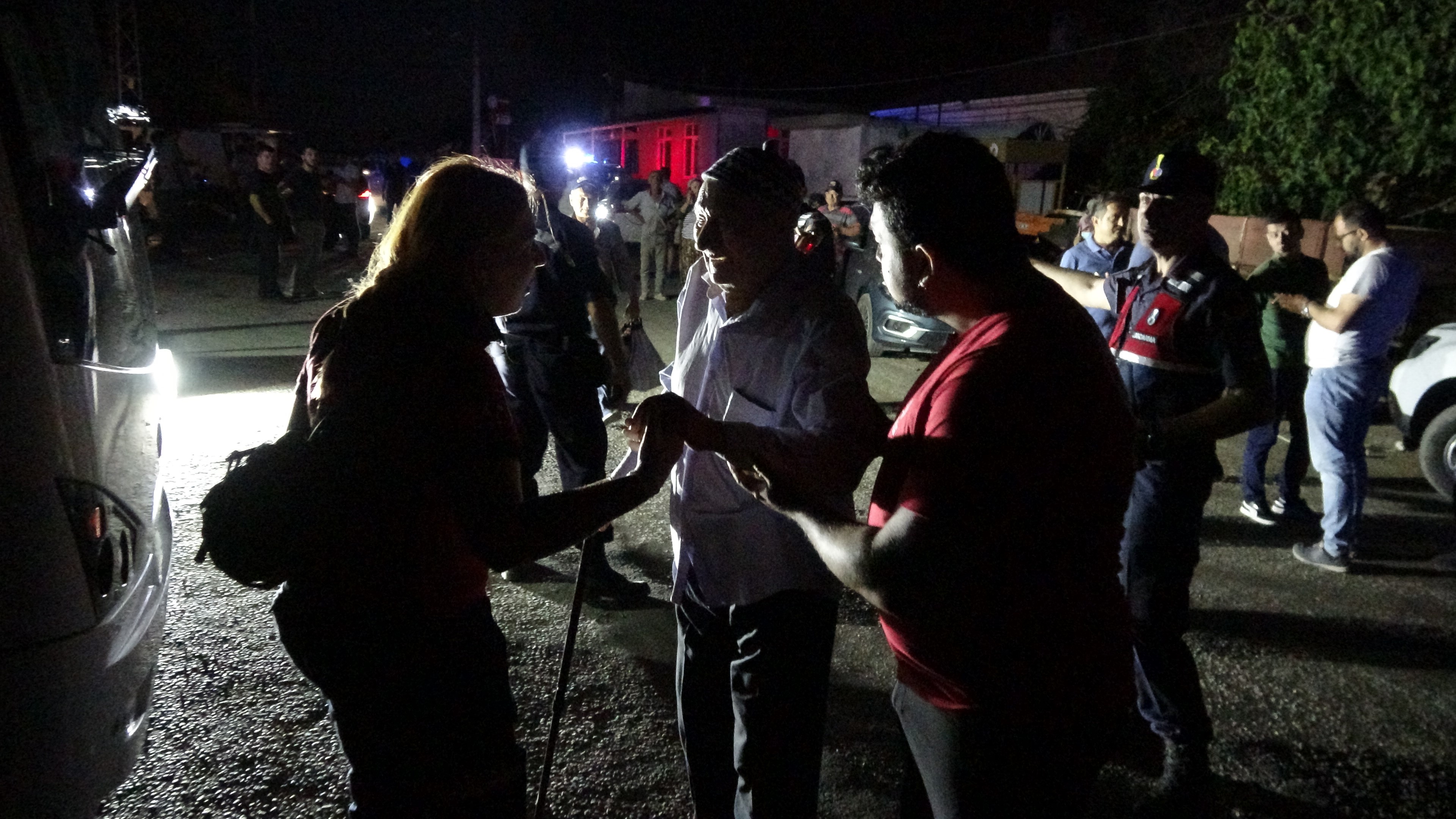 Çanakkale’de orman yangınına havadan ve karadan müdahale ediliyor
