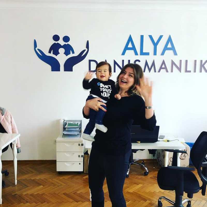 Çalışan annenin en önemli gündemi 'çocuk bakıcıları'