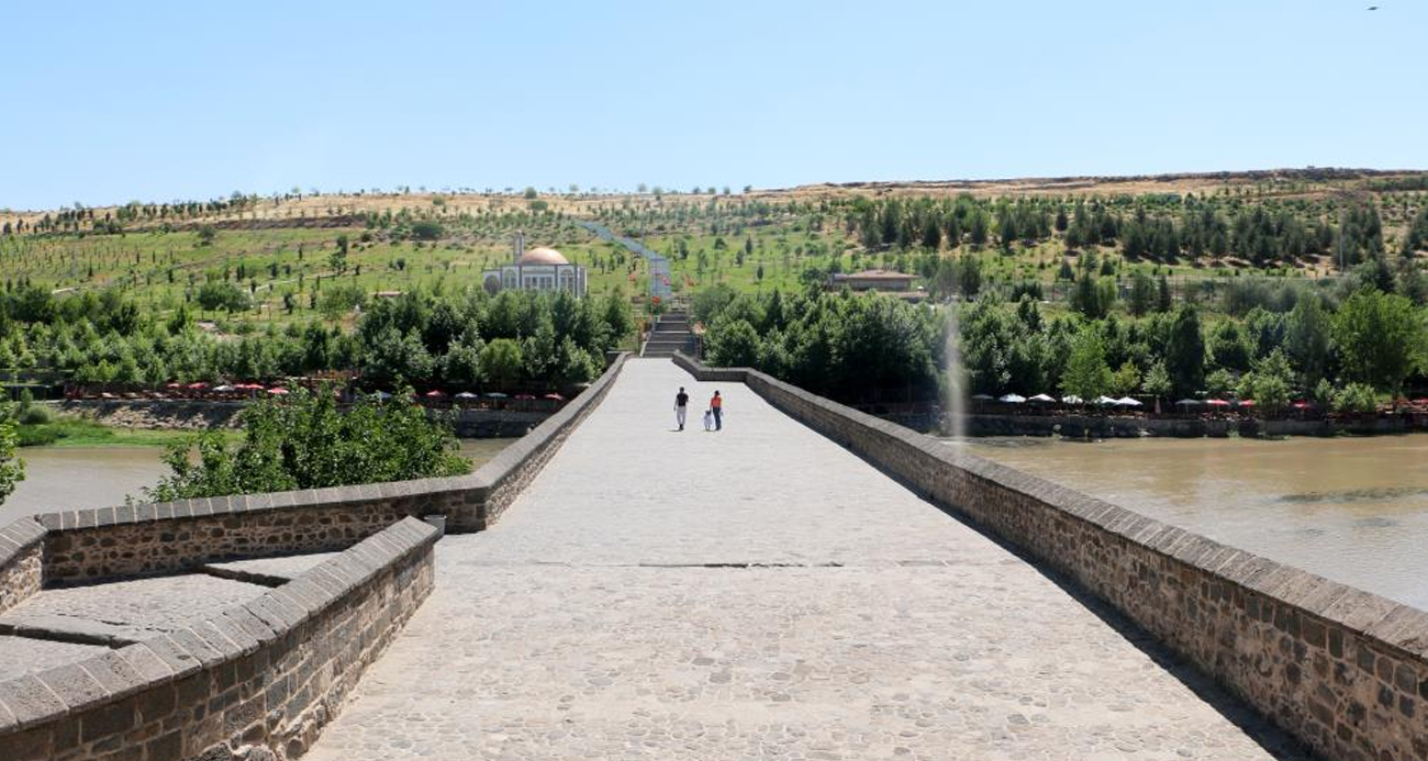 Diyarbakır’da termometreler 48 dereceyi gördü, tarihi mekanlar boş kaldı