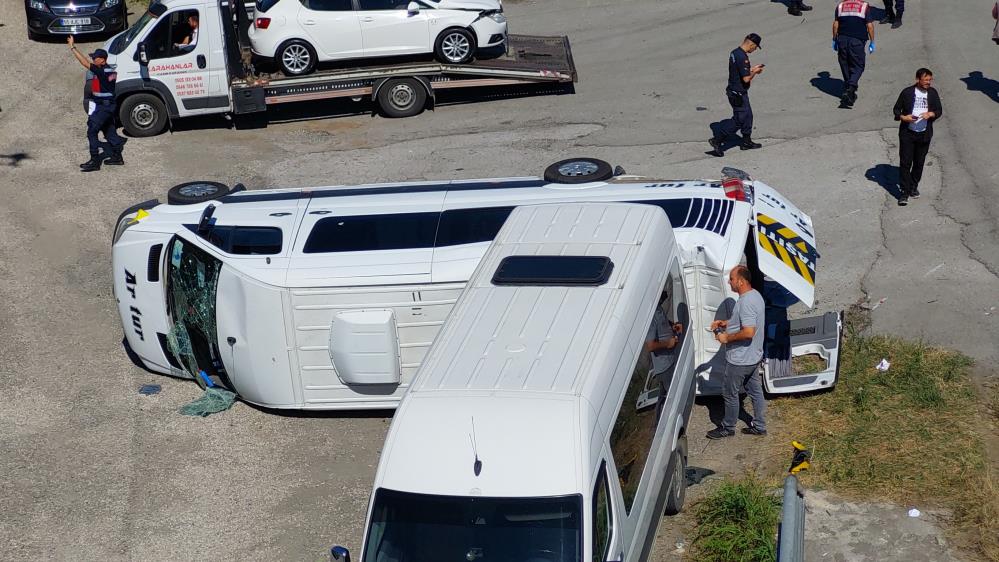 Samsun’da işçi servisi minibüsü kaza yaptı: 19 yaralı