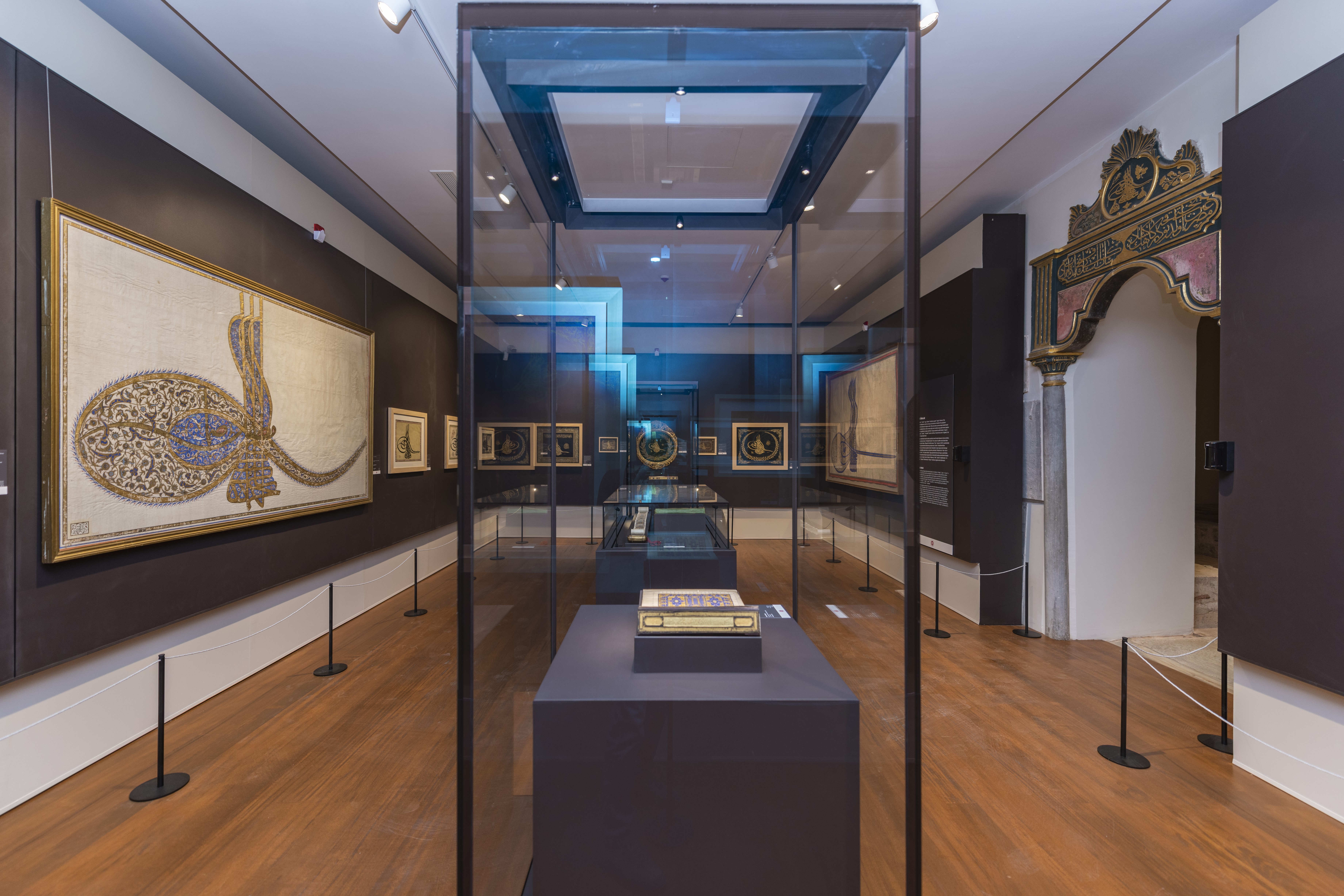 Topkapı Sarayı depolarından günyüzüne çıkartılan 300 Hüsn-i Hat eseri sergileniyor