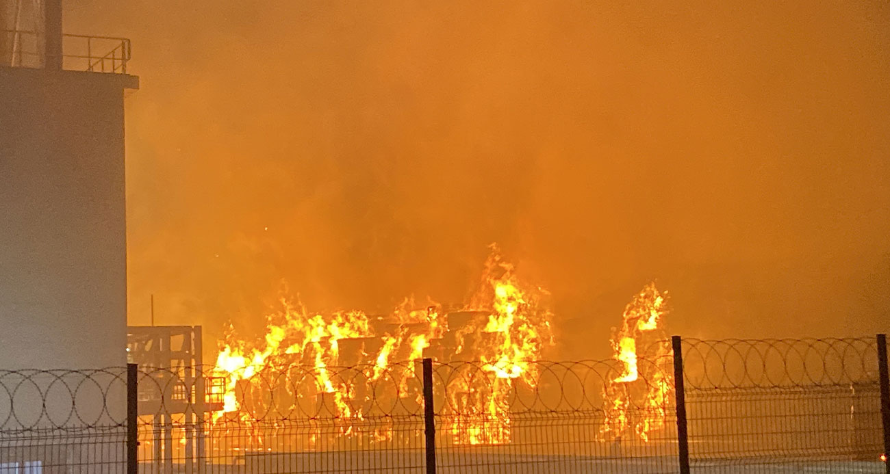 Tekirdağ’da karton fabrikasında yangın: Alevler geceyi aydınlattı