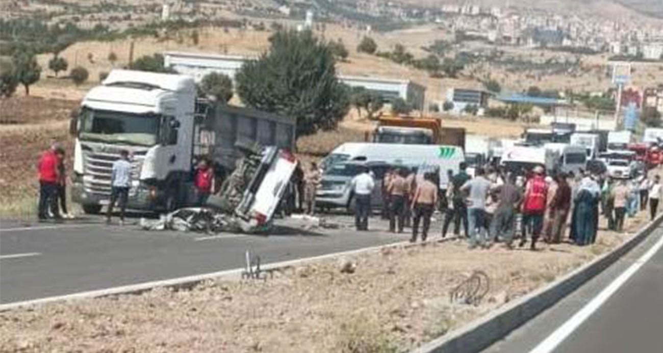 Şırnak’ta kamyonet ile tır çarpıştı: 1 bebek öldü, 3 kişi yaralandı