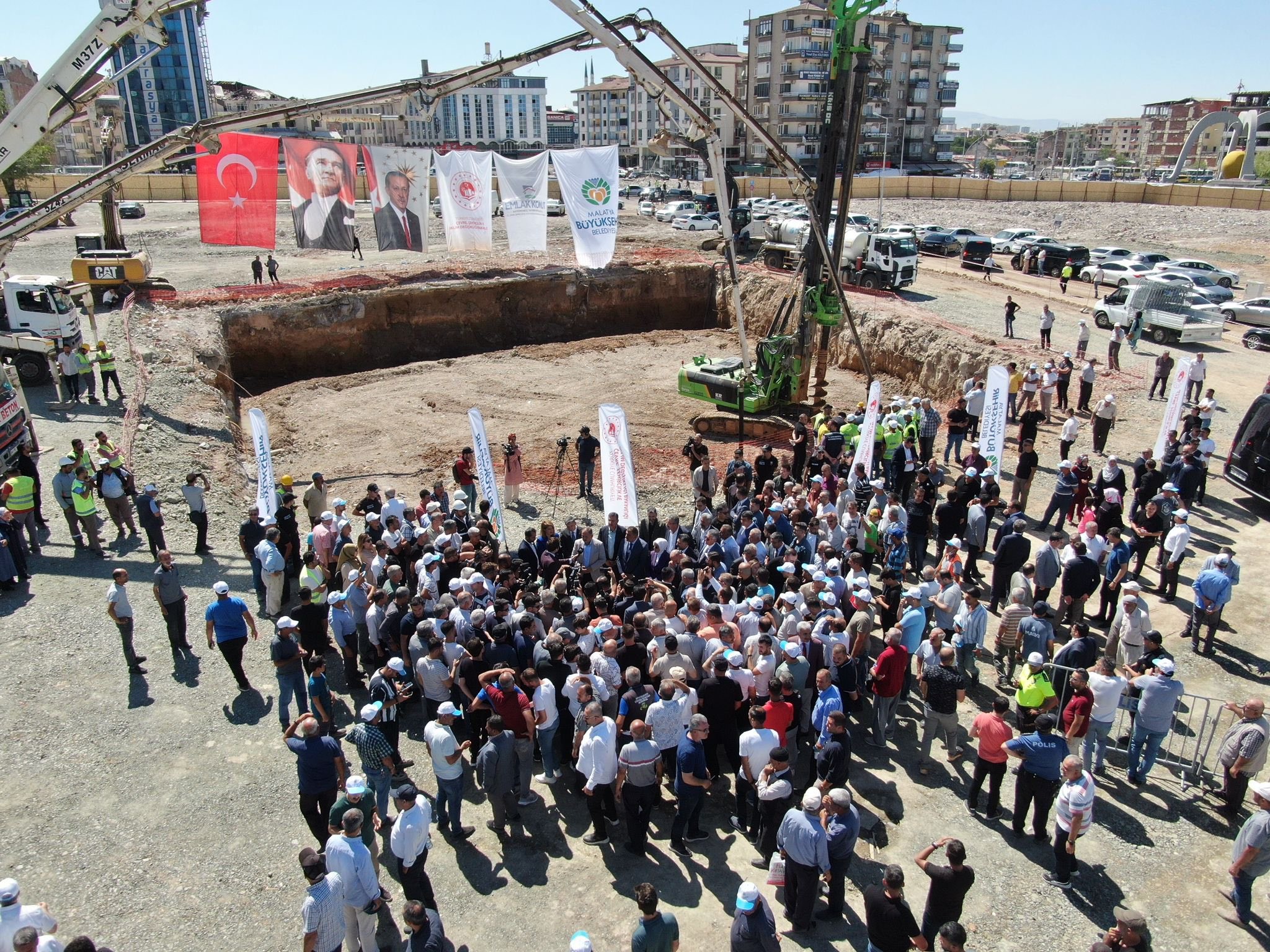 Malatya’da yerinde dönüşümde ilk kazma vuruldu