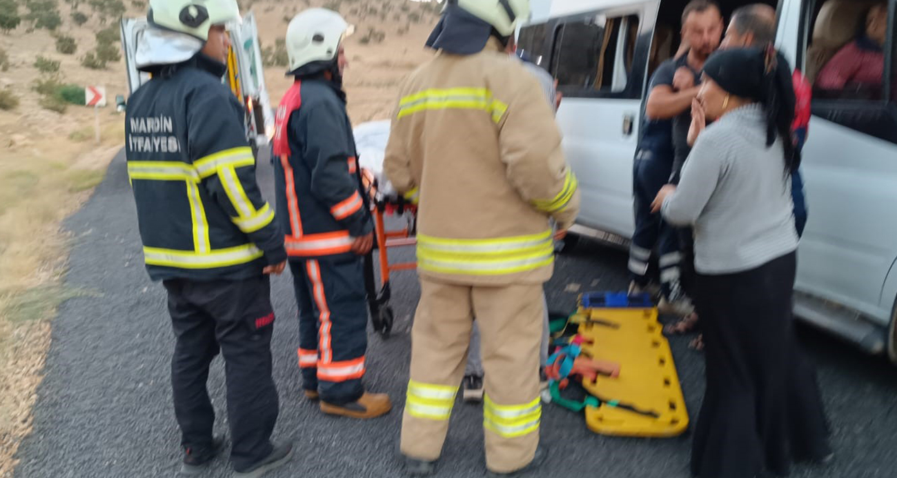 Mardin’de el freni çekilmeyen minibüsün altında kalan 3 kişi yaralandı