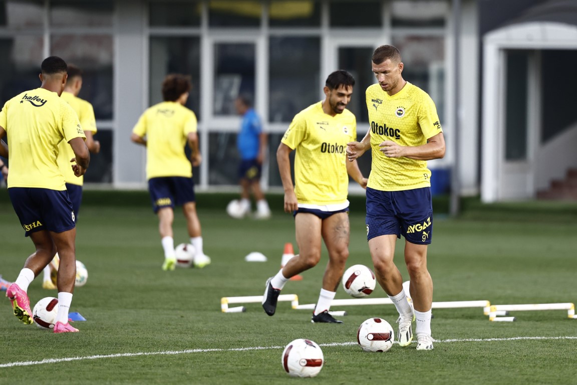 Mert Müldür sarı-lacivertli formayla ilk antrenmanına çıktı
