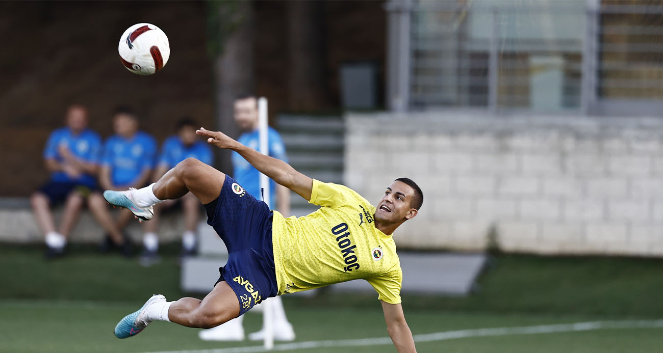 Mert Müldür sarı-lacivertli formayla ilk antrenmanına çıktı