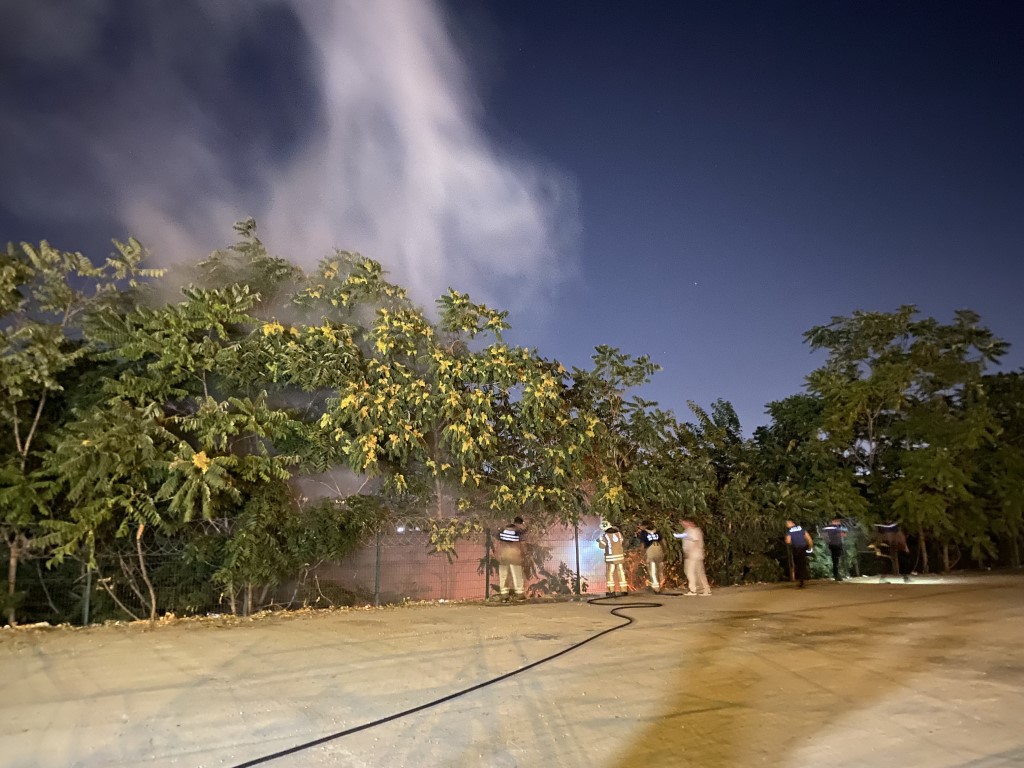 Veliefendi Hipodromu önünde yangın!