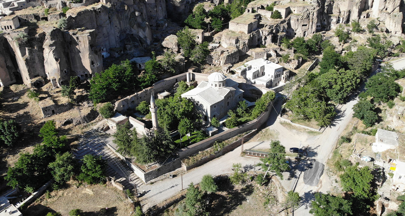 17 asırlık Kilise Camii ihtişamıyla turistleri cezbediyor