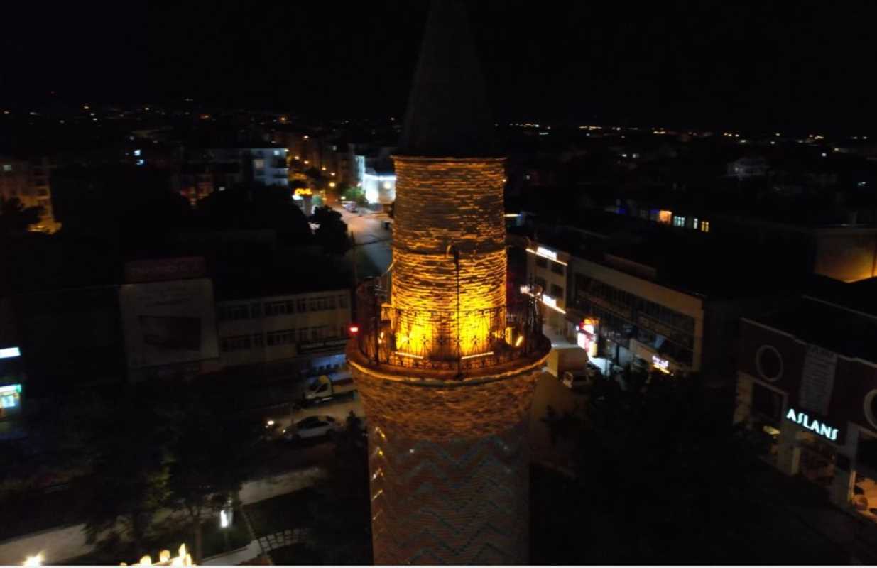 8 asırlık Selçuklu eseri Cacabey Medresesi drone görüntüsüyle hayran bıraktı