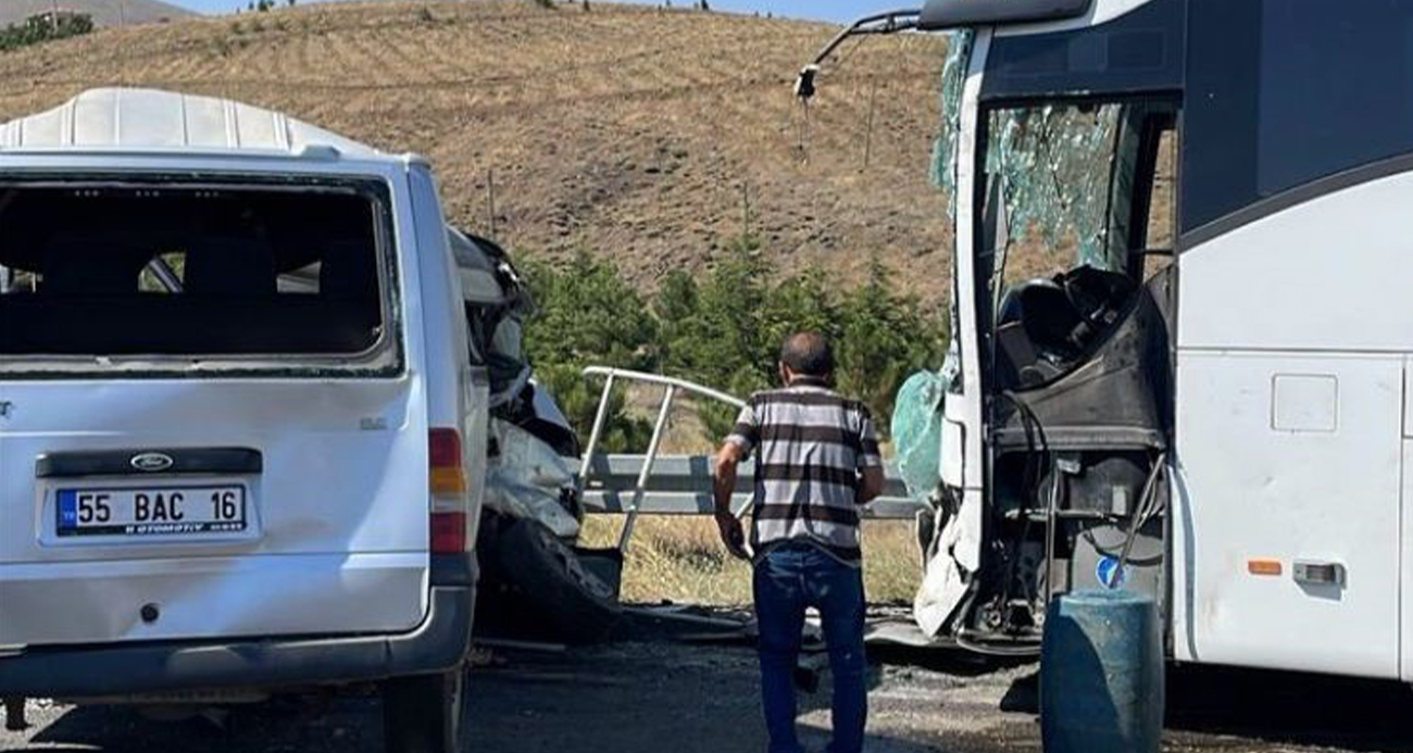 Niğde’de yolcu otobüsü minibüsle çarpıştı: 1 ölü, 7 yaralı