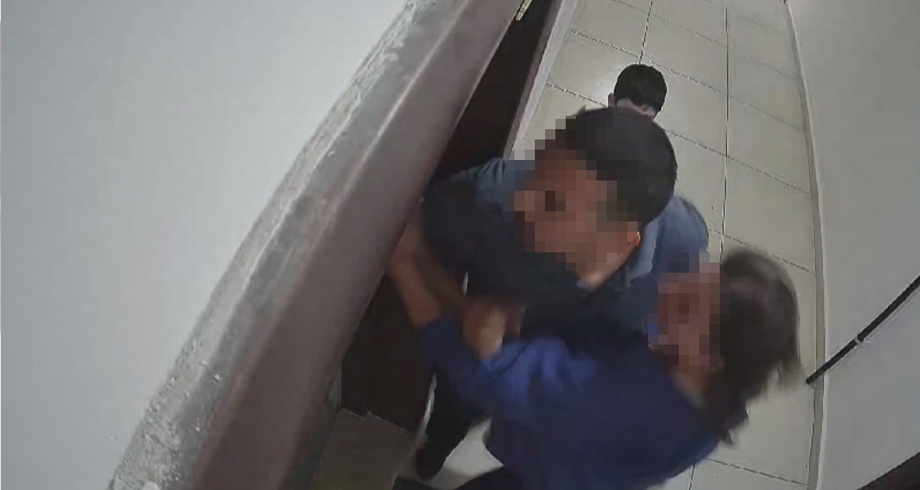 Komşusunu dövmek için, boksör arkadaşını çağırdı