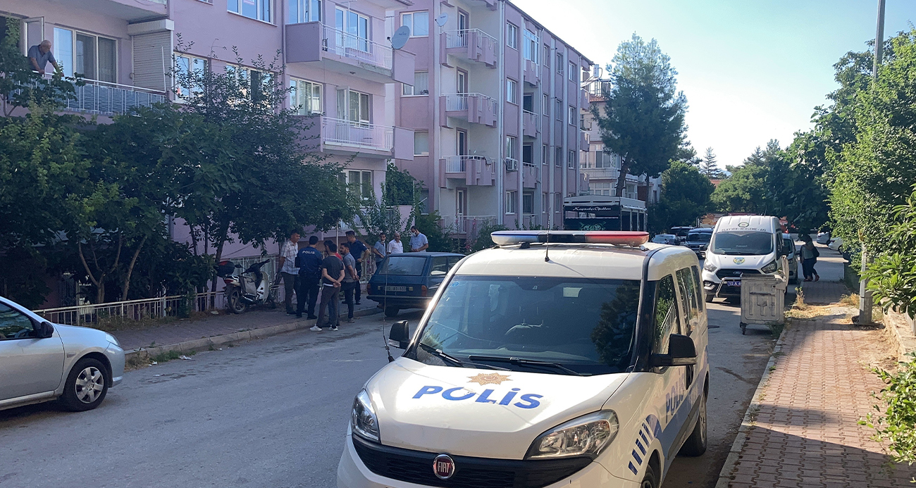 Evine hırsız girildiği zannedilen yaşlı adam ölü bulundu