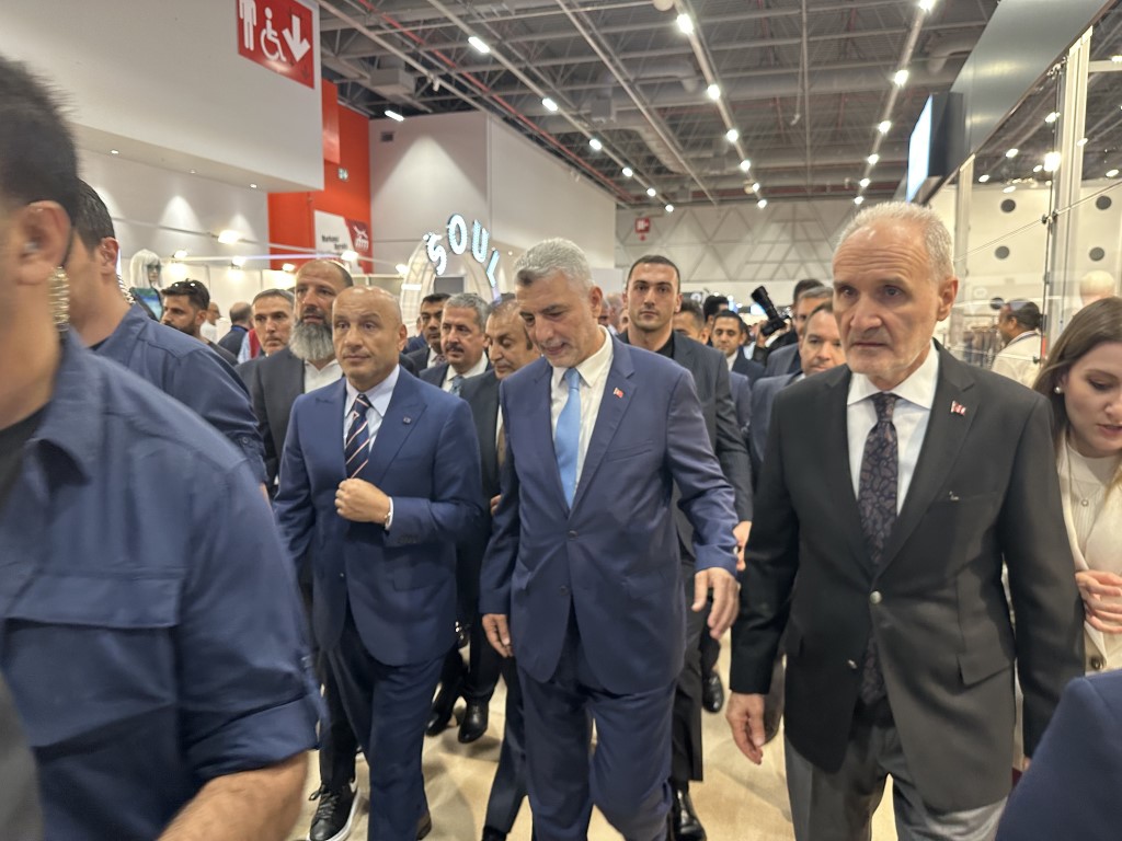 Ticaret Bakanı Bolat: “Üretimin ve yatırımın yanında yer alacağız”
