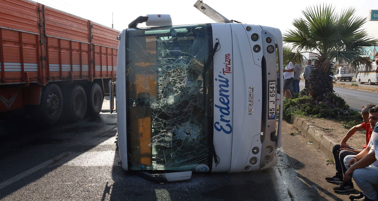 Turgutlu’da işçi servisi devrildi: 20 işçi yaralandı