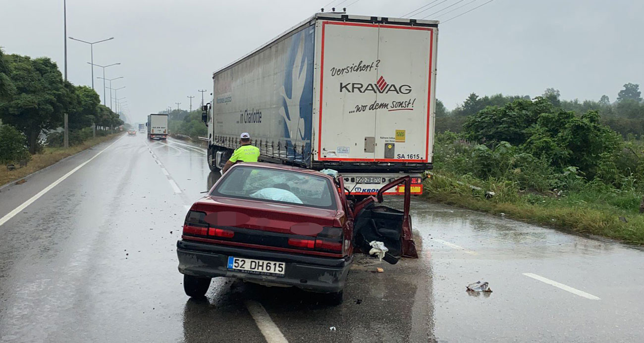 Samsun’da otomobil tıra arkadan çarptı: 1 ölü, 2 yaralı