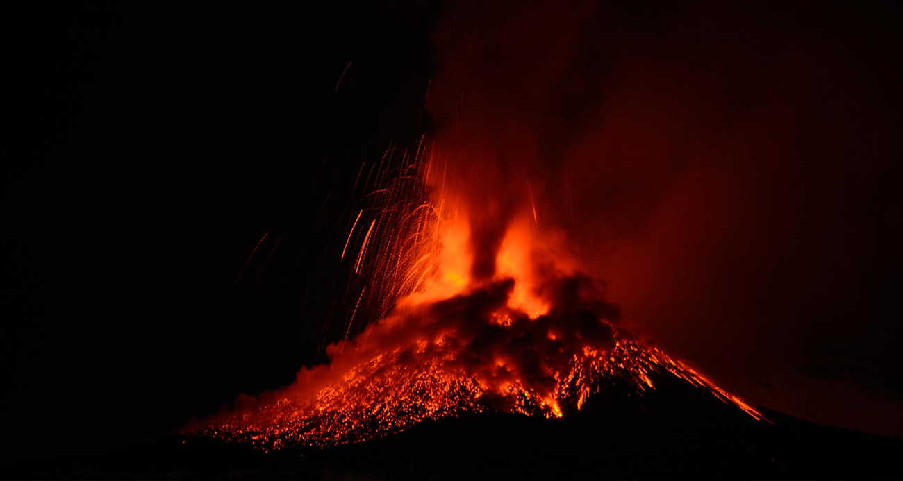 Etna Yanardağı yeniden faaliyete geçti