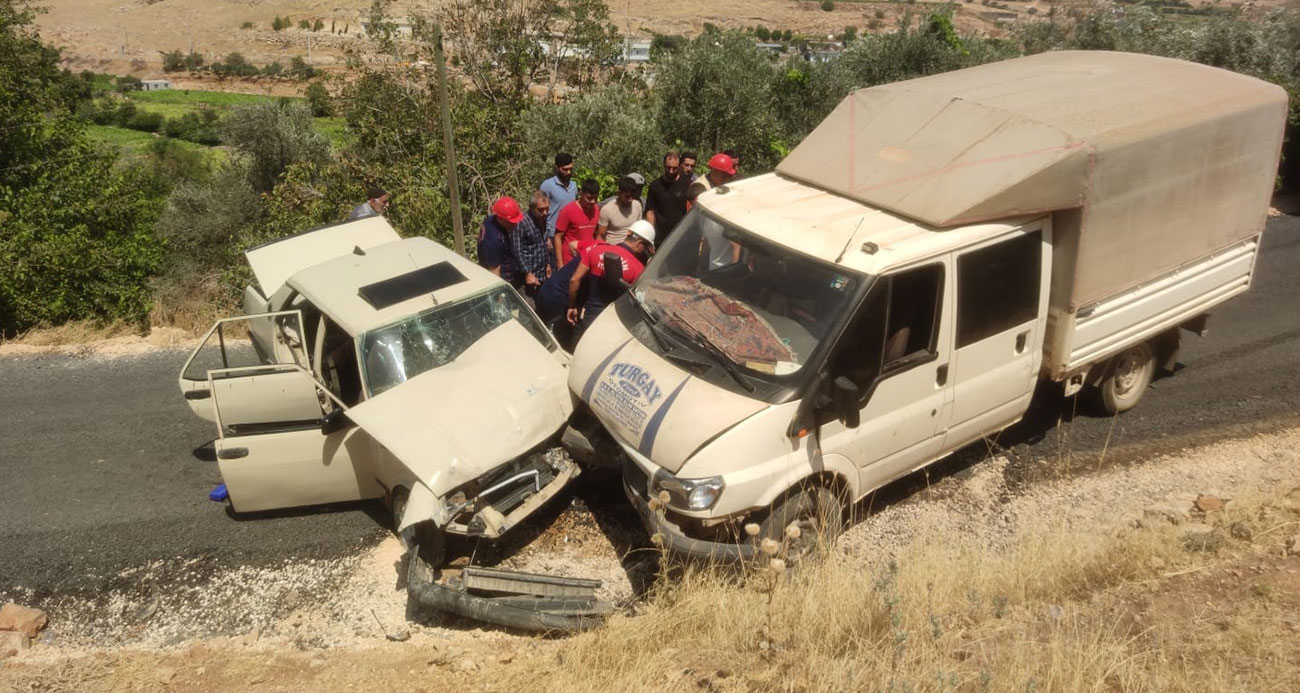 Mardin’de iki araç çarpıştı: 2’si ağır, 5 yaralı