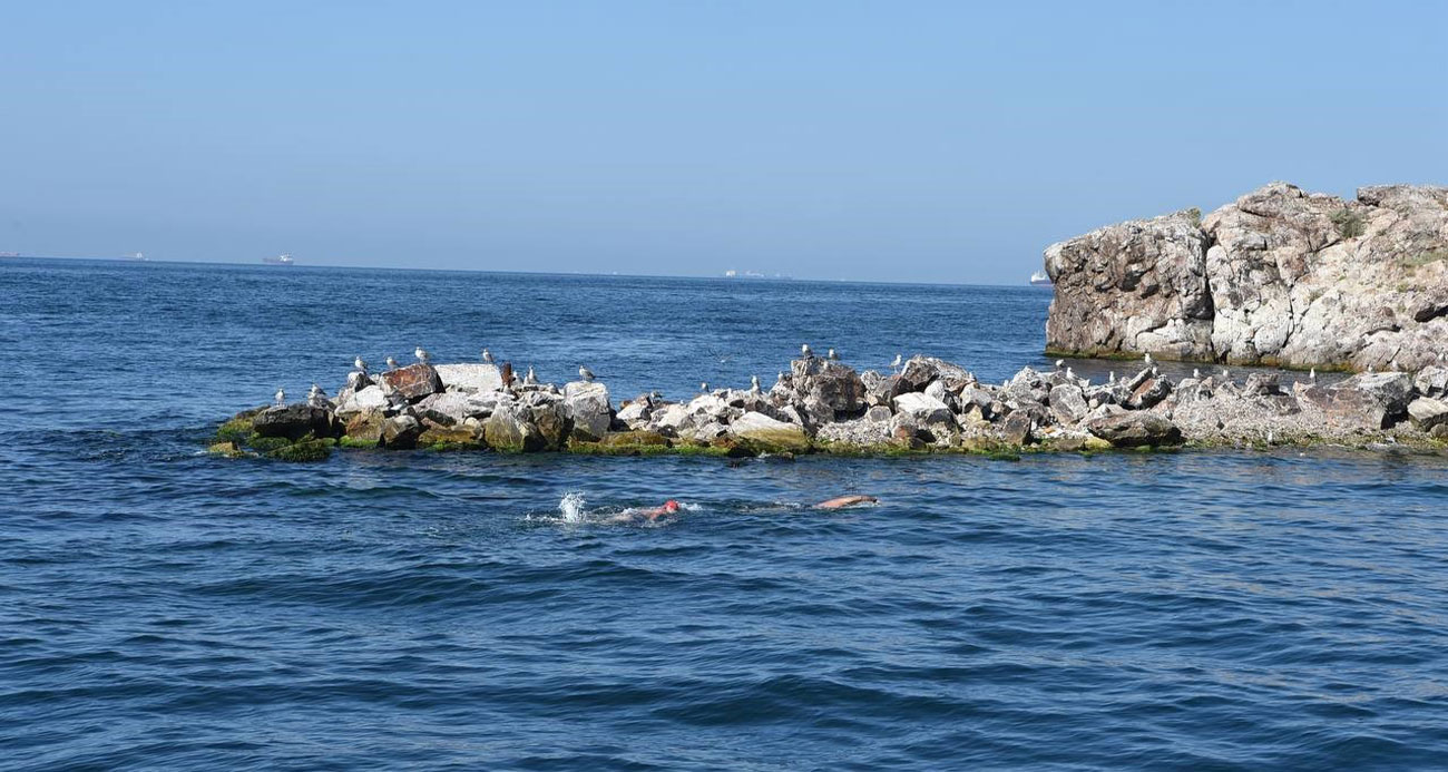 Sarayburnu’ndan Sivri Ada’ya 16.5 kilometrelik yüzme geçişi için ilk adım atıldı