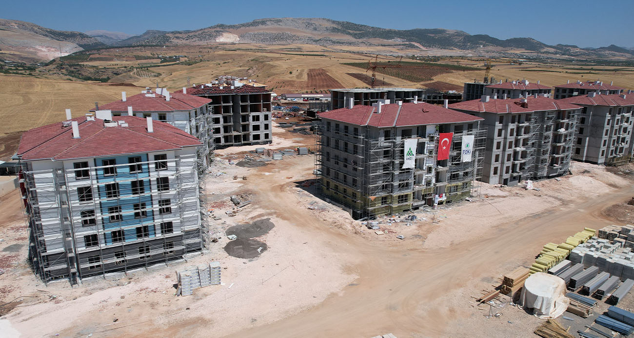 Kalıcı deprem konutları renkleniyor