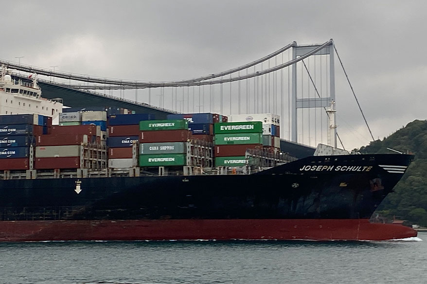 Tahıl Koridorundan geçen konteyner yüklü ilk gemi İstanbul’da