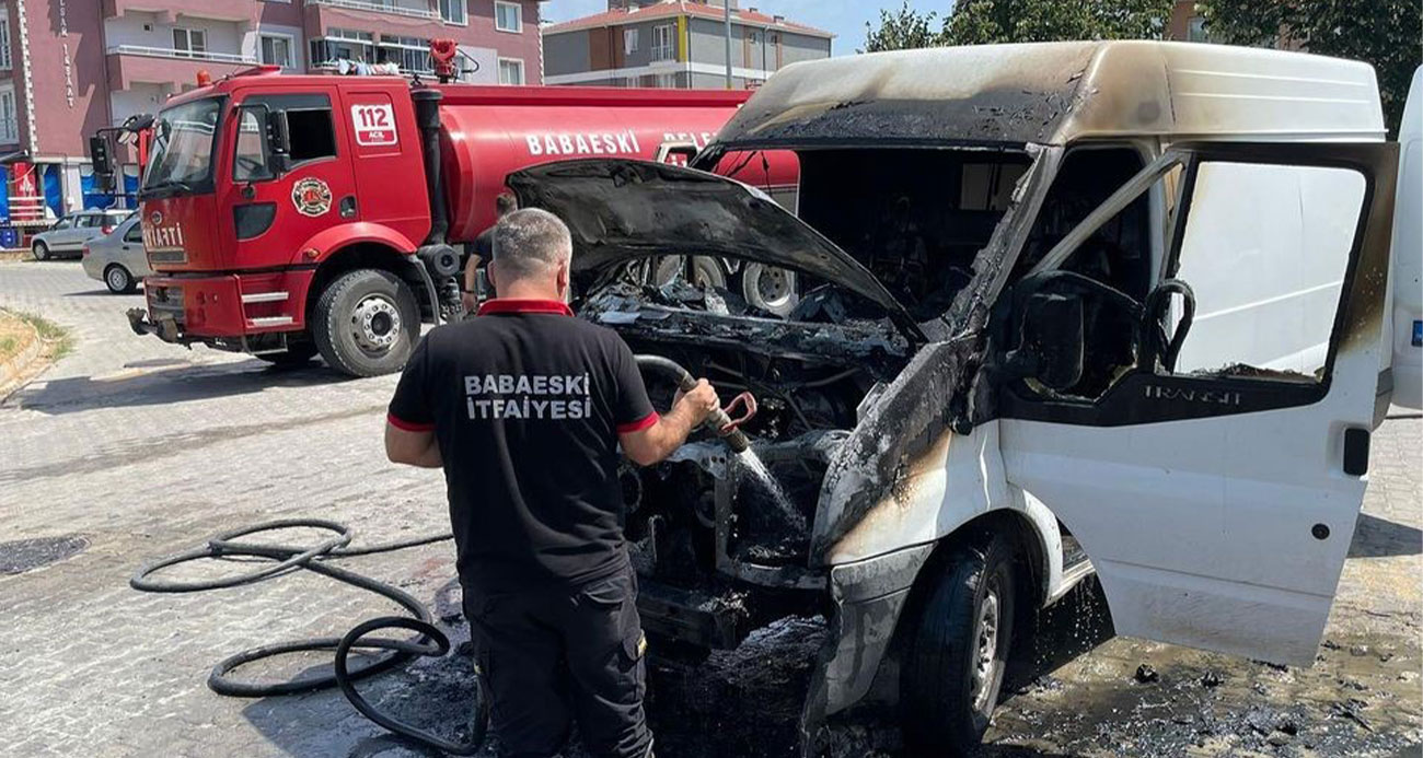 Kırklareli’nde park halindeki araç alev aldı