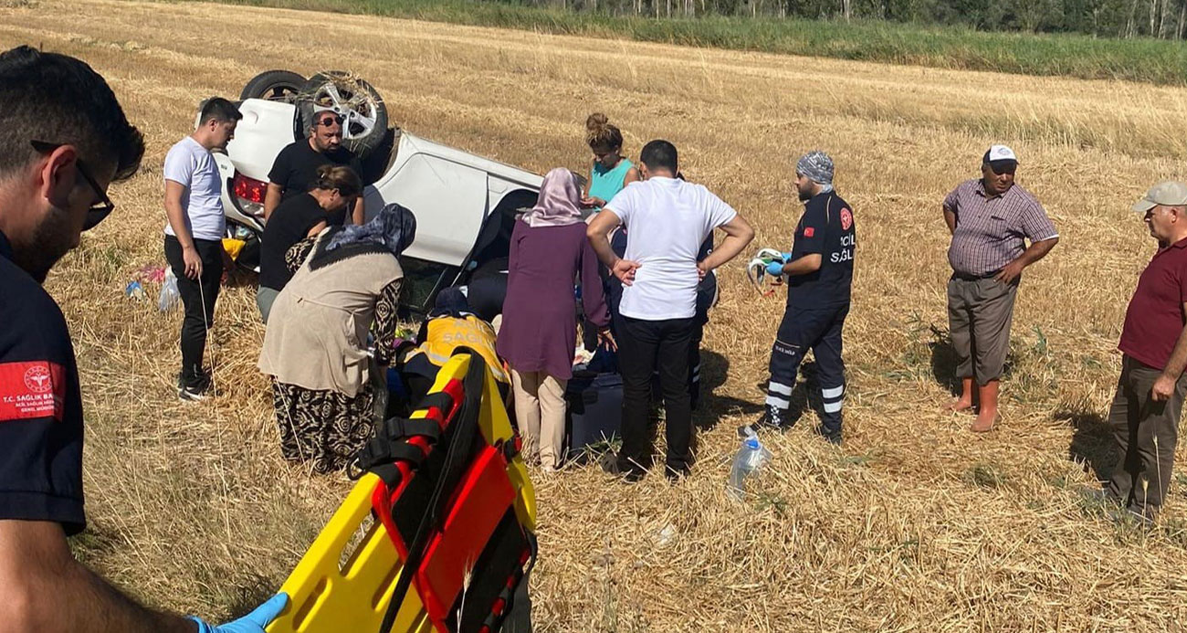 Takla atan otomobil tarlaya devrildi: 4 yaralı