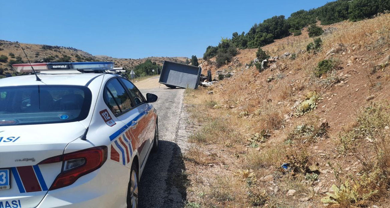 Isparta’da traktör devrildi: 3 yaralı