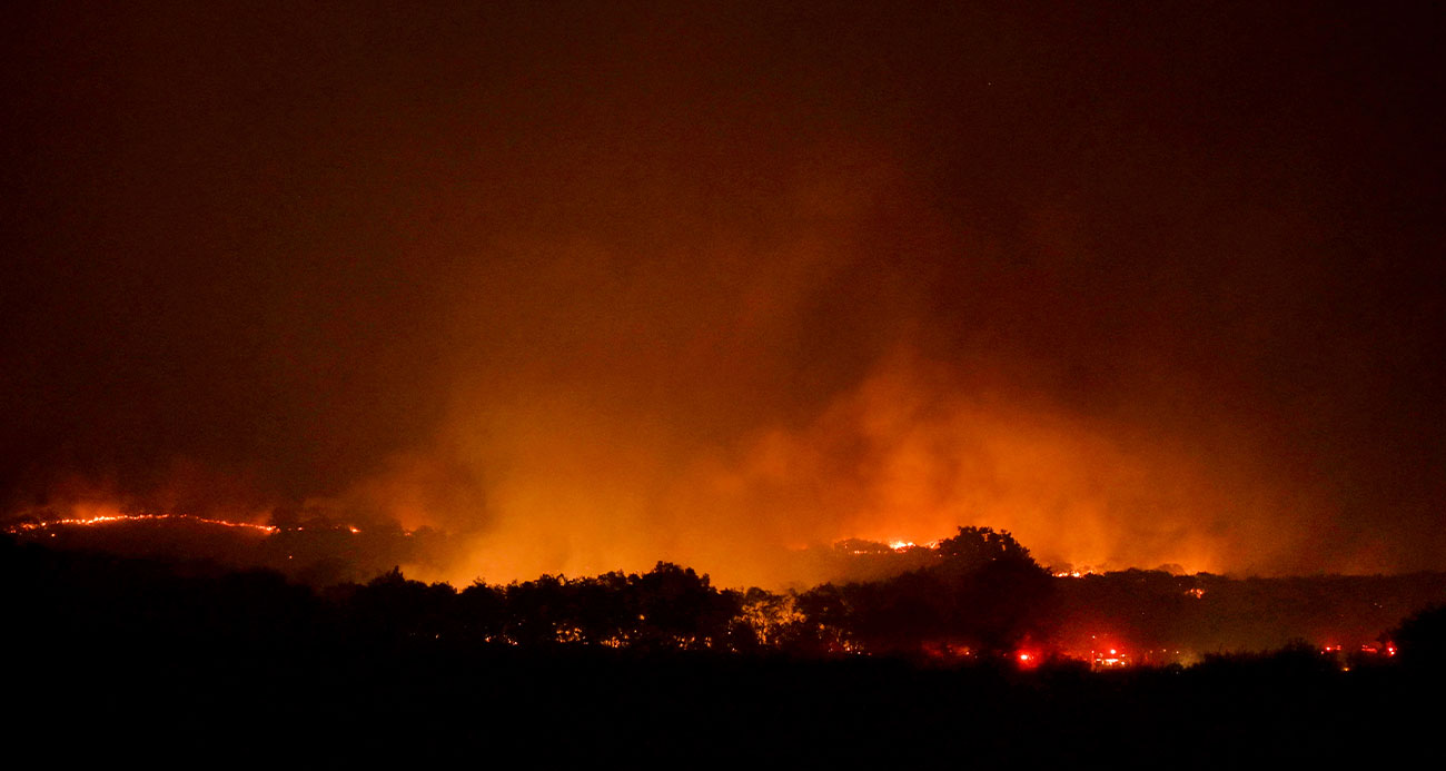 Yunanistan’ın Türkiye sınırındaki orman yangını 3 gündür devam ediyor