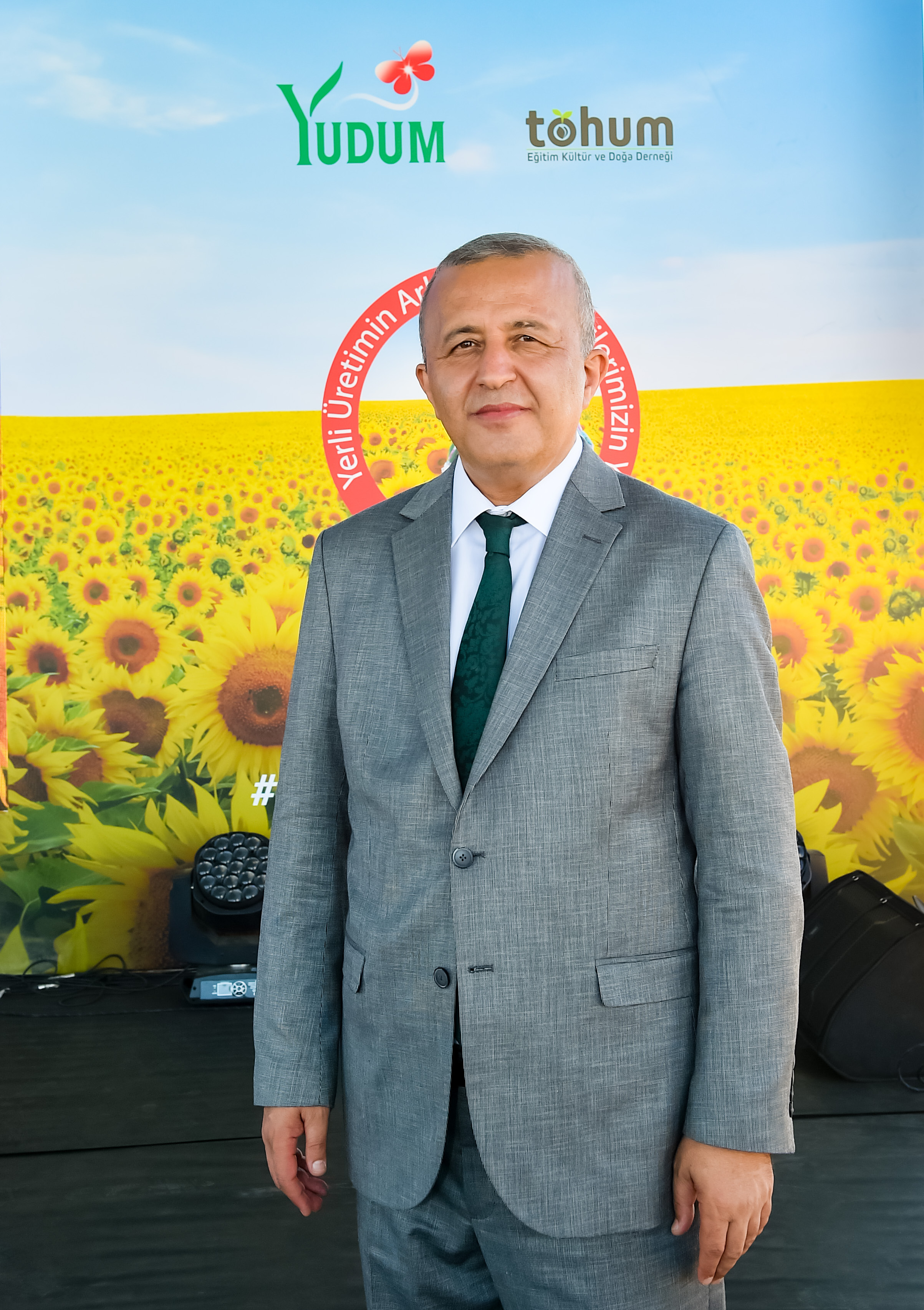 Adana’da deneme alanlarına ekilen yerli ayçiçeği tohumlarının mahsulleri hasat edildi