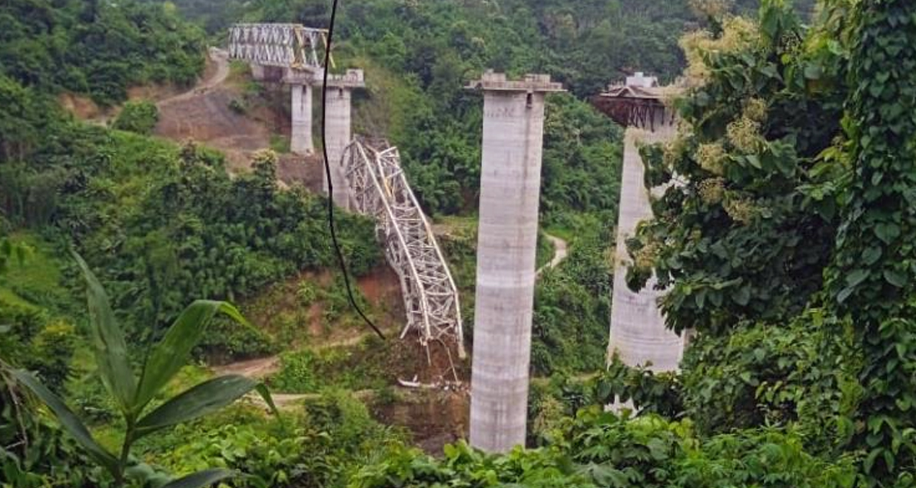 Hindistan&#039;da inşaat halindeki demiryolu köprüsü çöktü: 17 ölü